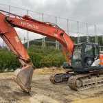 EXCAVADORA HITACHI ZX200-5B USADA